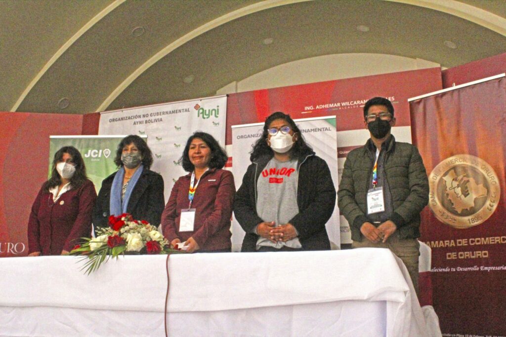 Feria Emprendimiento Joven organizado por la ONG AYNI Bolivia