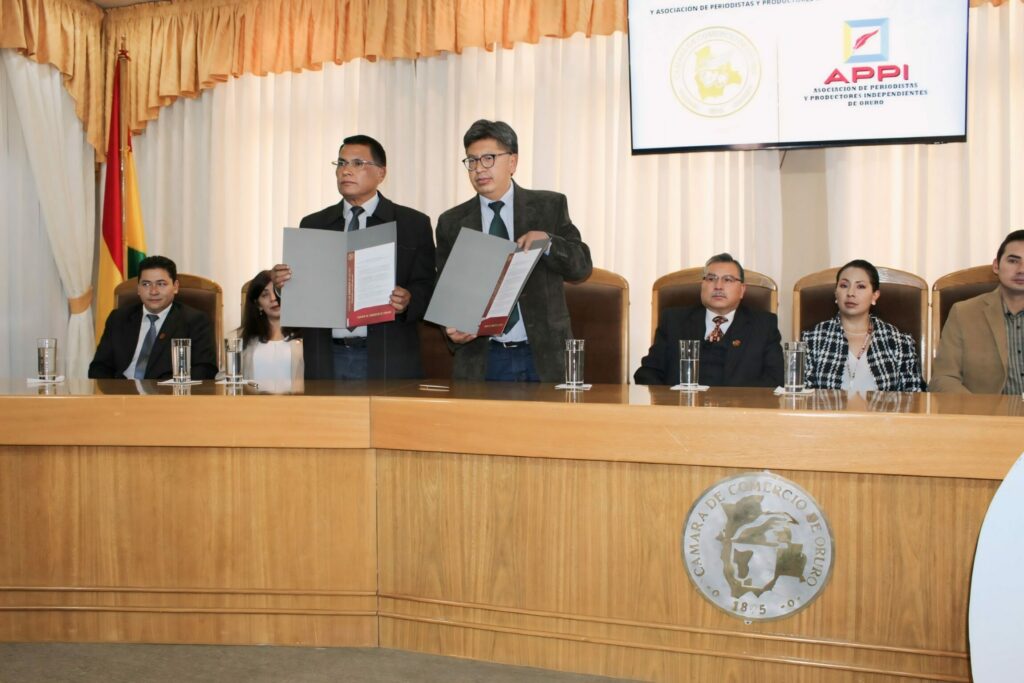 Firma de Convenio Interinstitucional Entre la Cámara de Comercio de Oruro y Asociación de Periodistas y Productores Independientes de Oruro- Appi