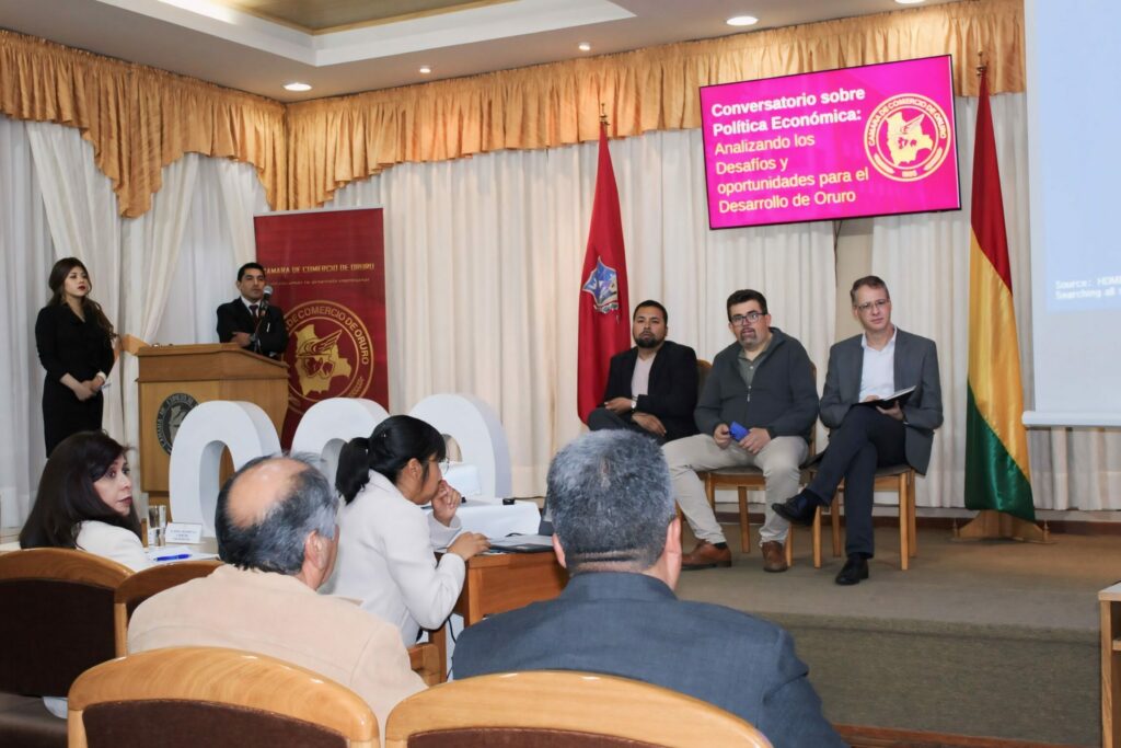 Conversatorio sobre Política Económica Analiza Desafíos y Oportunidades para el Desarrollo de Bolivia, Organizado por la Cámara de Comercio de Oruro
