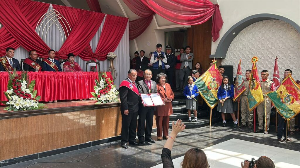 La Cámara de Comercio de Oruro Felicita a nuestro asociado al Ing. Román Rene Tapia Ferrufino, Honrado como Ciudadano Notable por el Consejo Municipal»