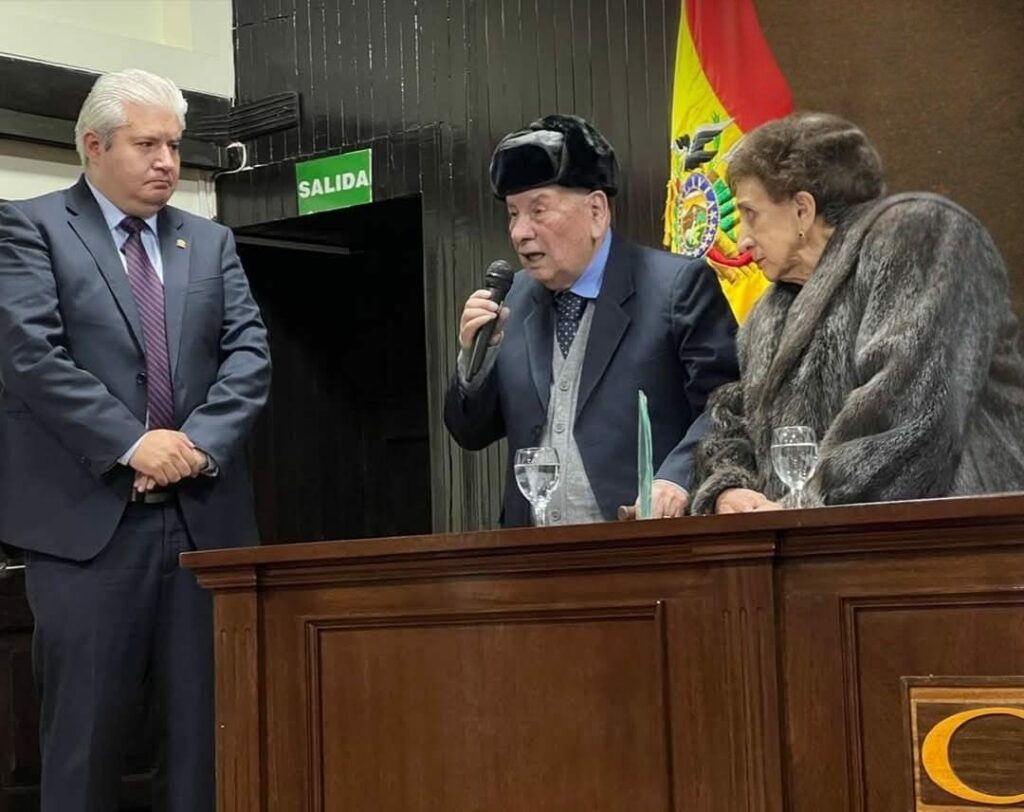 La Asamblea Legislativa reconoce a destacados líderes orureños por su aporte al desarrollo regional