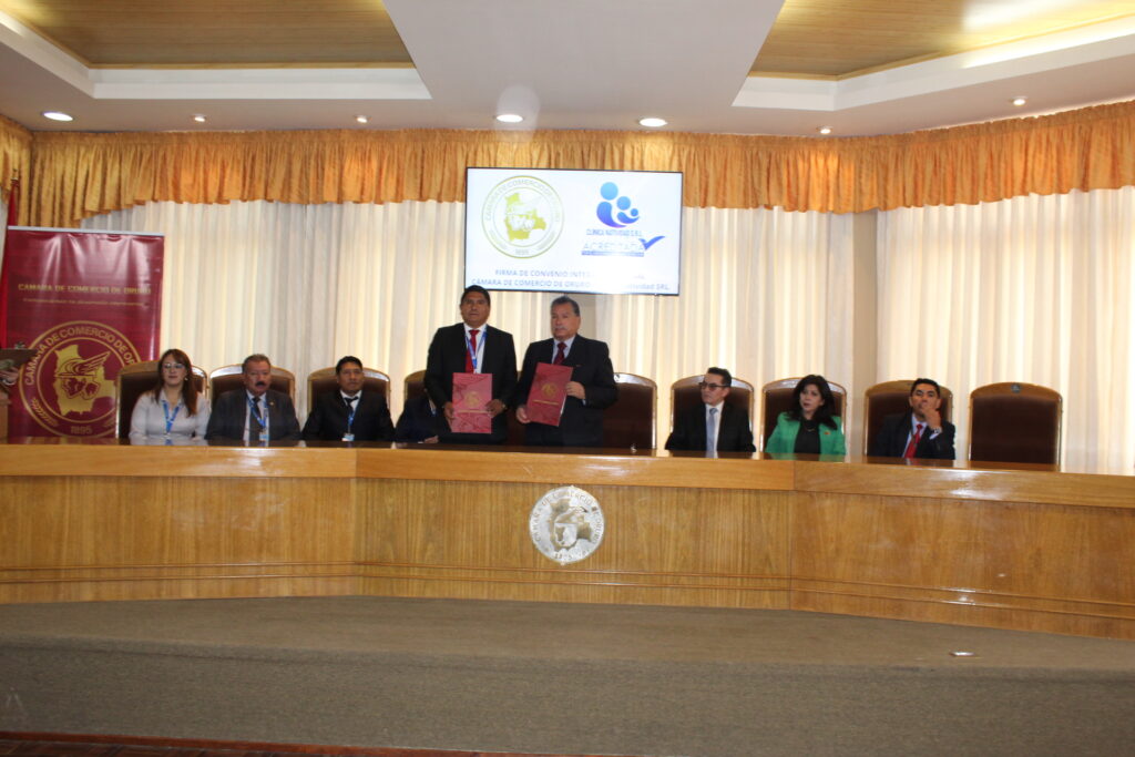 FIRMA DE CONVENIO INTERINSTITUCIONAL ENTRE LA CÁMARA DE COMERCIO DE ORURO Y CLÍNICA NATIVIDAD SRL