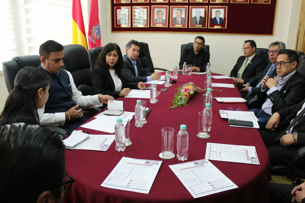 Encuentro protocolar entre la Cámara de Comercio de Oruro y el Embajador de la India